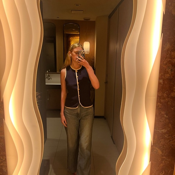 A&F Abercrombie & Fitch Mara Luxe Loft Sweater Vest in Dark Indigo. Size Small - Picture 5 of 5